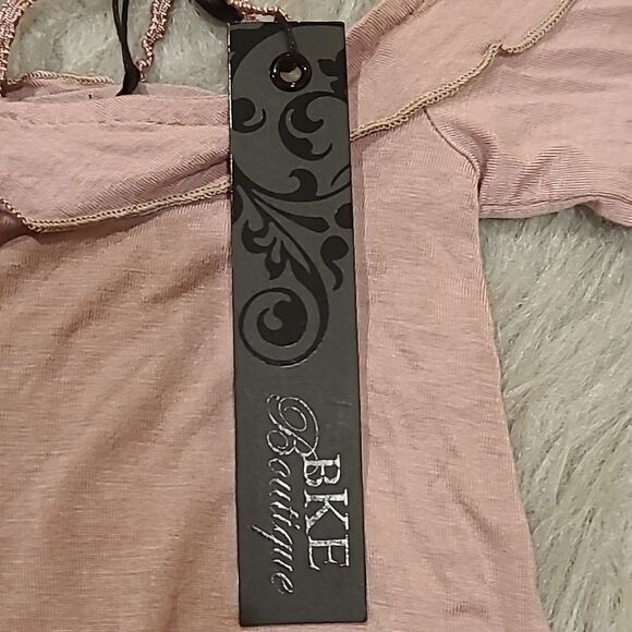 NWT Bke boutique womens dusty pink off the shoulder flowy shirt‎ - Picture 6 of 8